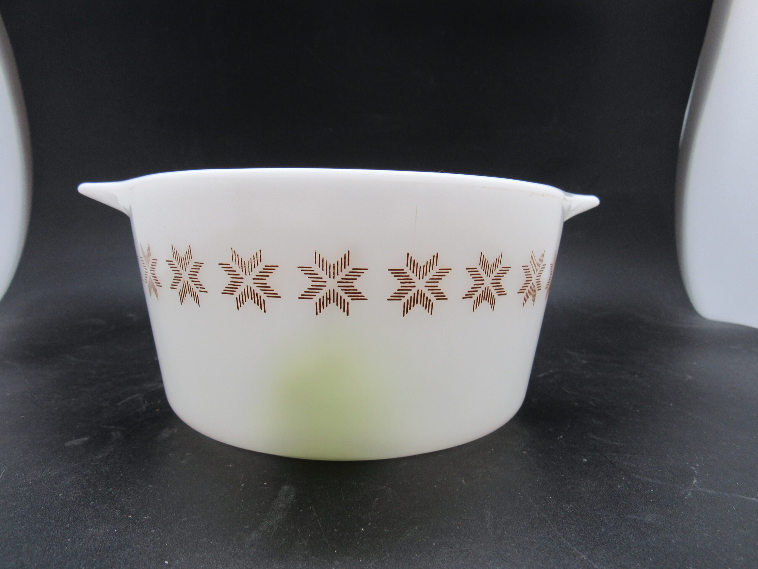 Pyrex #473 Town and Country Dish - Hidden Treasures Antiques and More