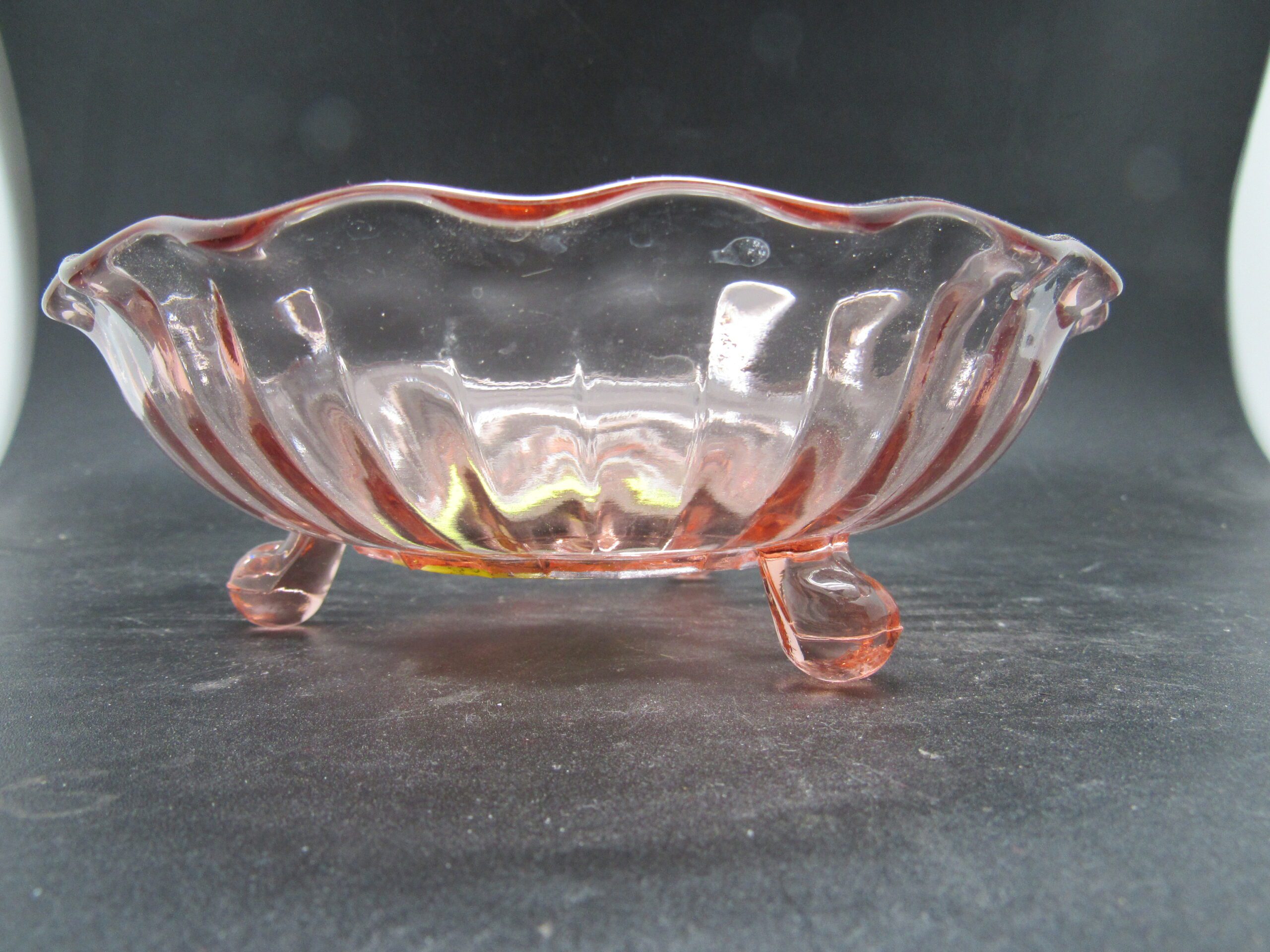 【happiest 】2A261 Pink Depression Footed Candy Dish - Hidden Treasures Antiques and More